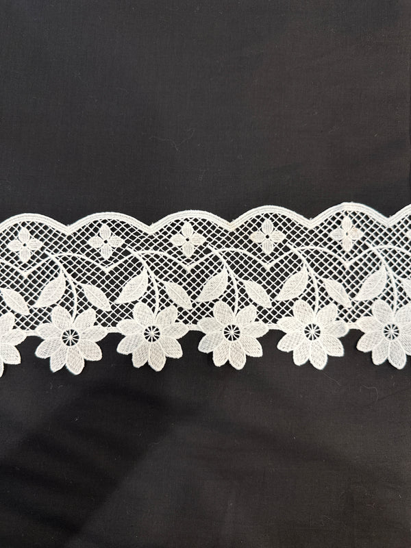 Daffodils Milky Lace