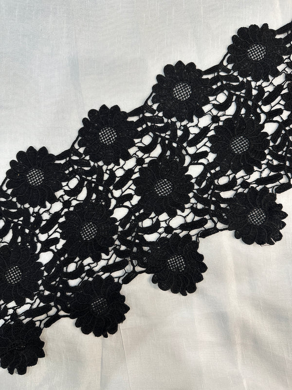 Milky Lace (Black Border)